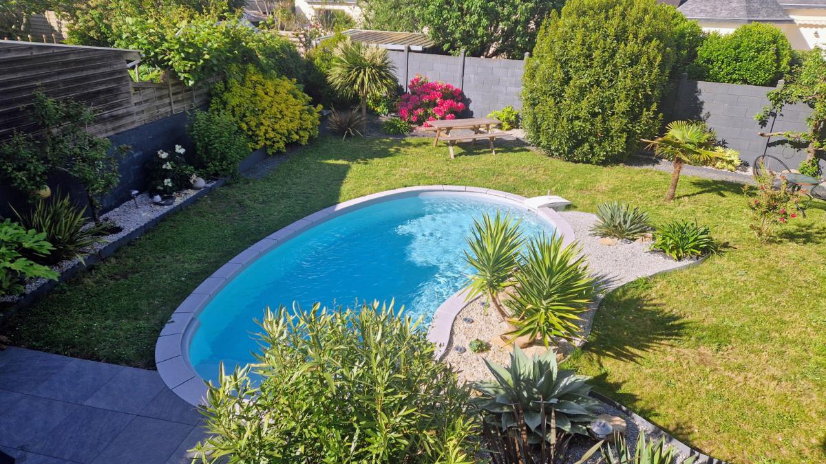 Renovated house 4 bedrooms garden pool