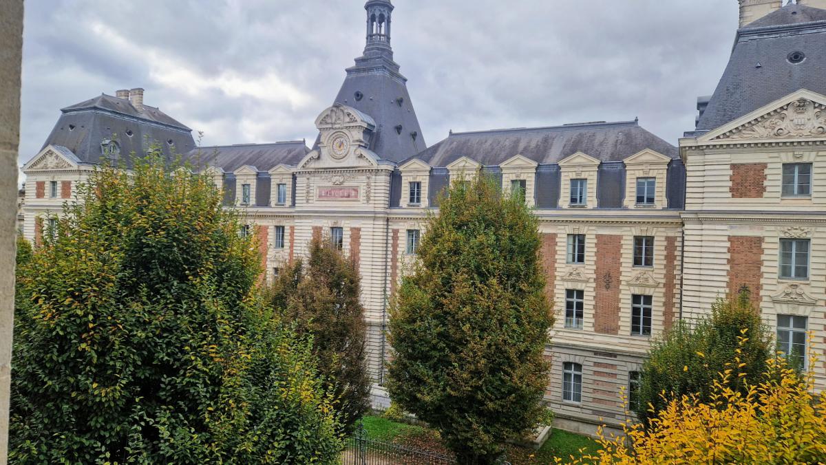 Centre appartement ancien 4 ch et studio + cave