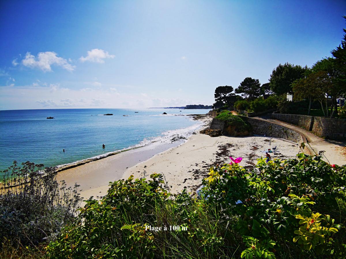 Maison de village côté baie à 100 m de la Plage