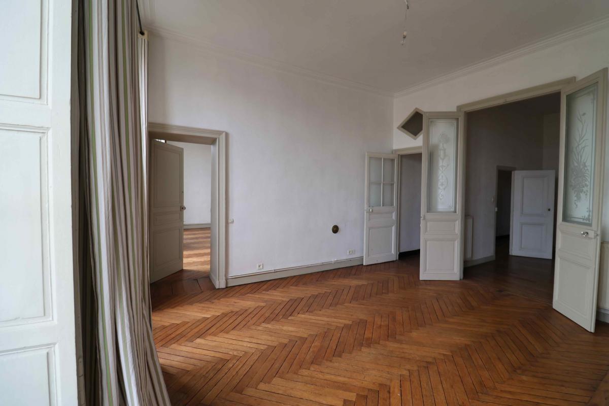 Exclusivité appartement ancien 3 ch grenier cave