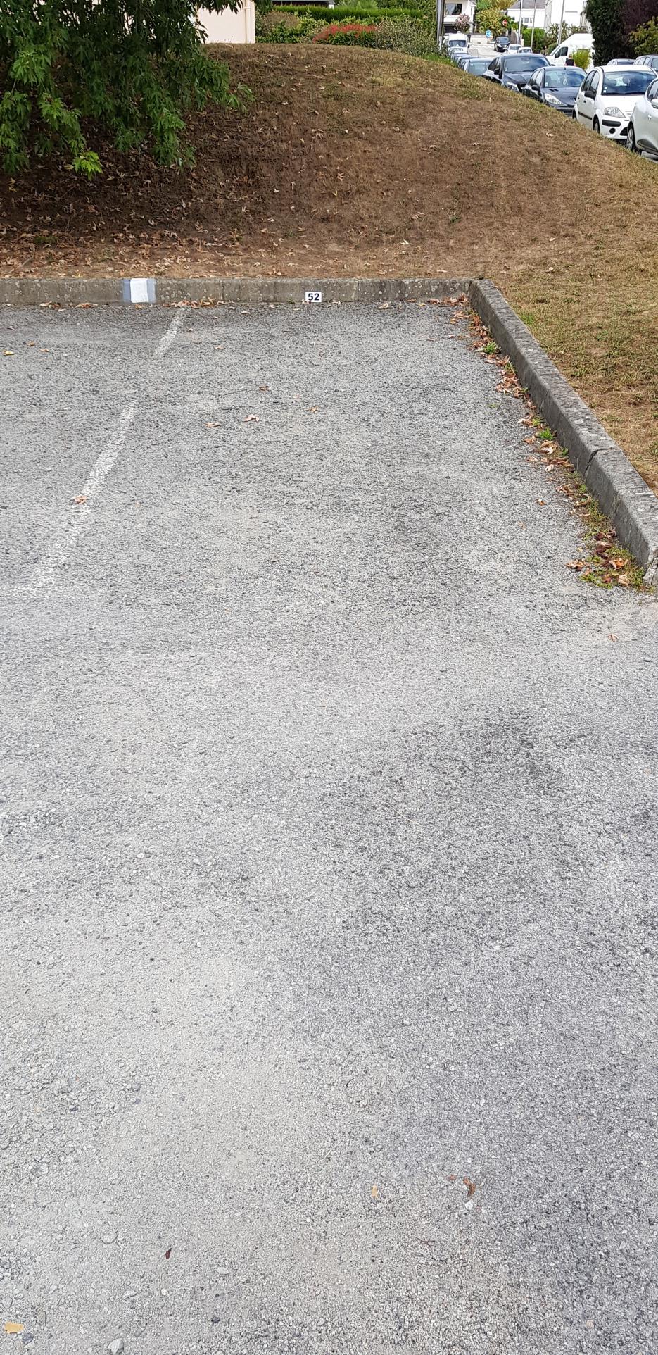 Vannes la gare à pied place de parking accès sécurisé 