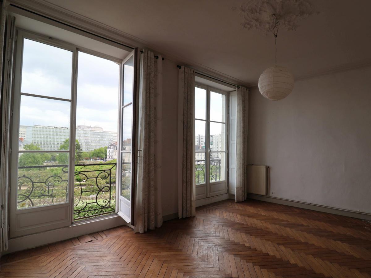 Decré-Bourse appartement 3 ch grenier+cave