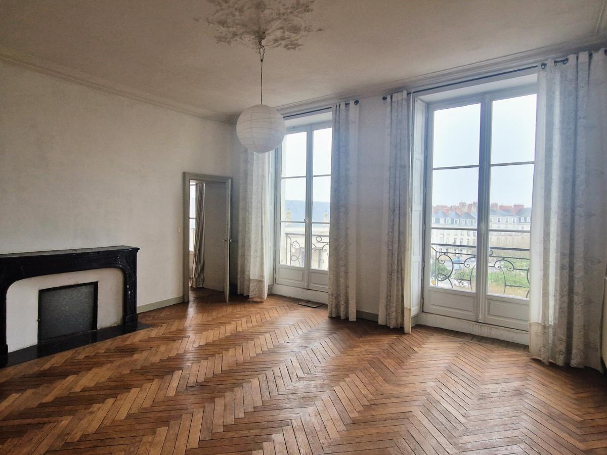 Decré-Bourse appartement 3 ch grenier+cave