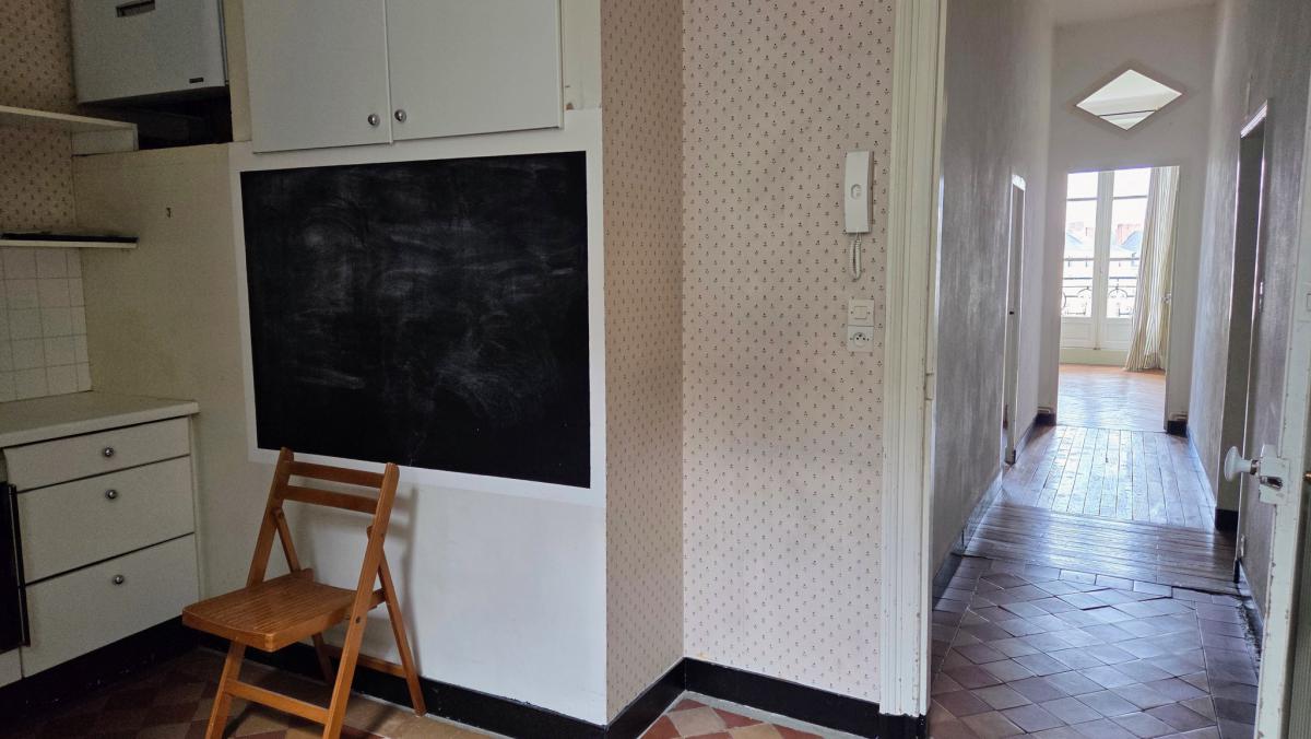 Decré-Bourse appartement 3 ch grenier+cave