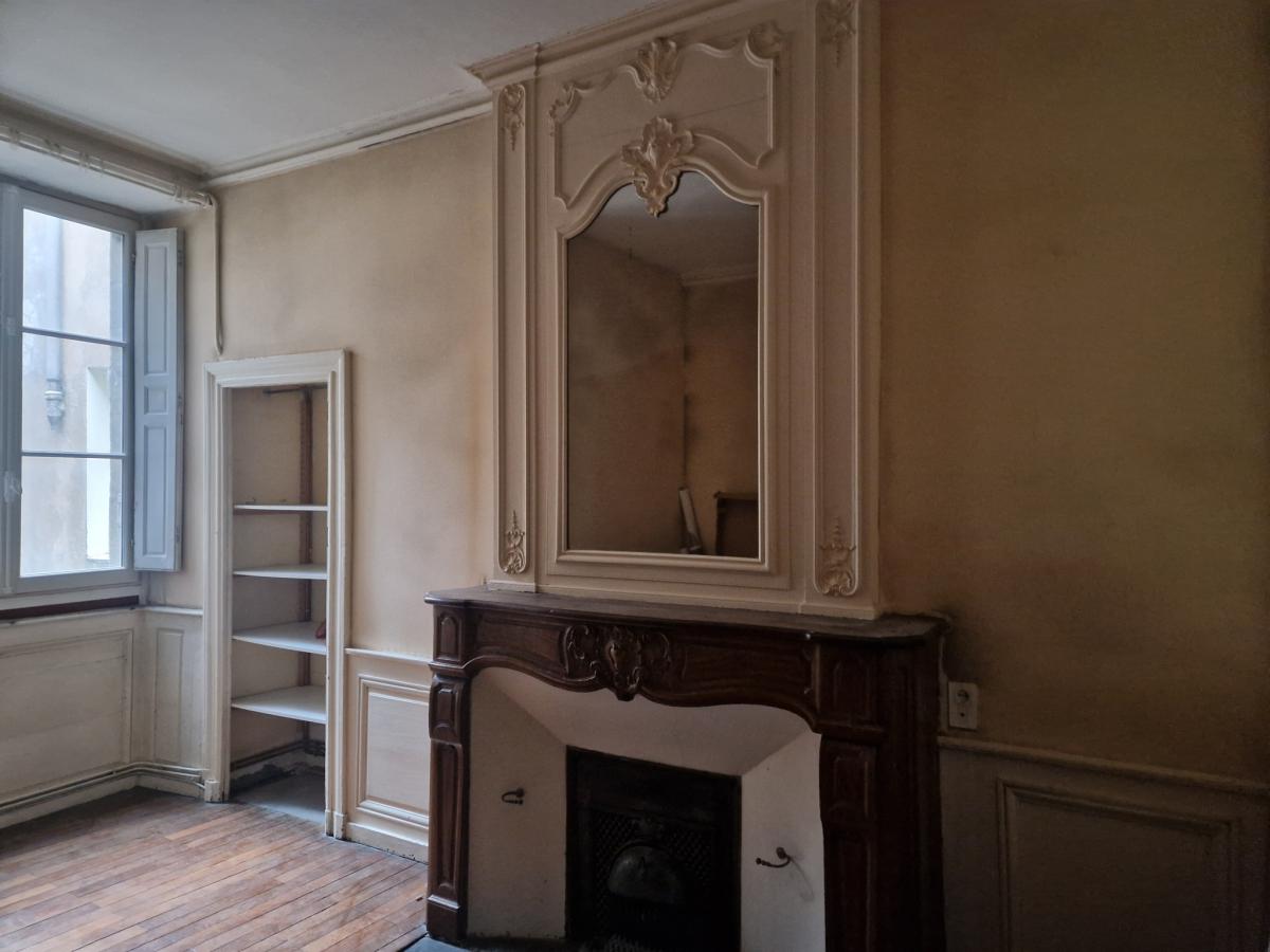 Decré-Bourse appartement 3 ch grenier+cave