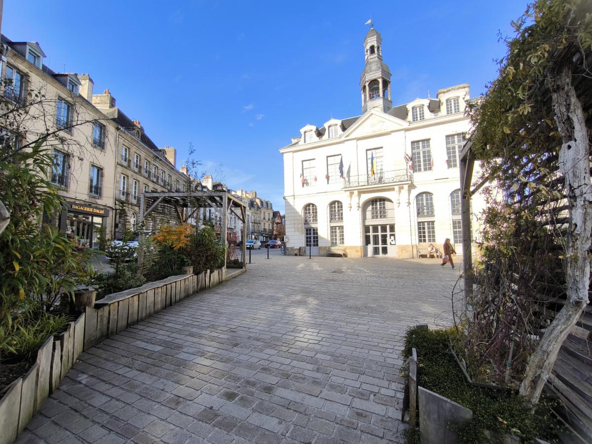 Maison centre ville Auray 4 ch jardin