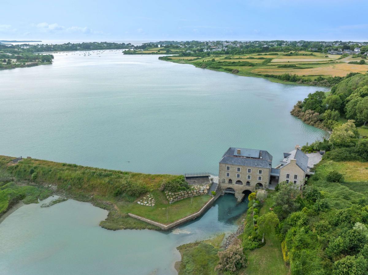 Propriété unique vue imprenable sur la rivière vers la mer