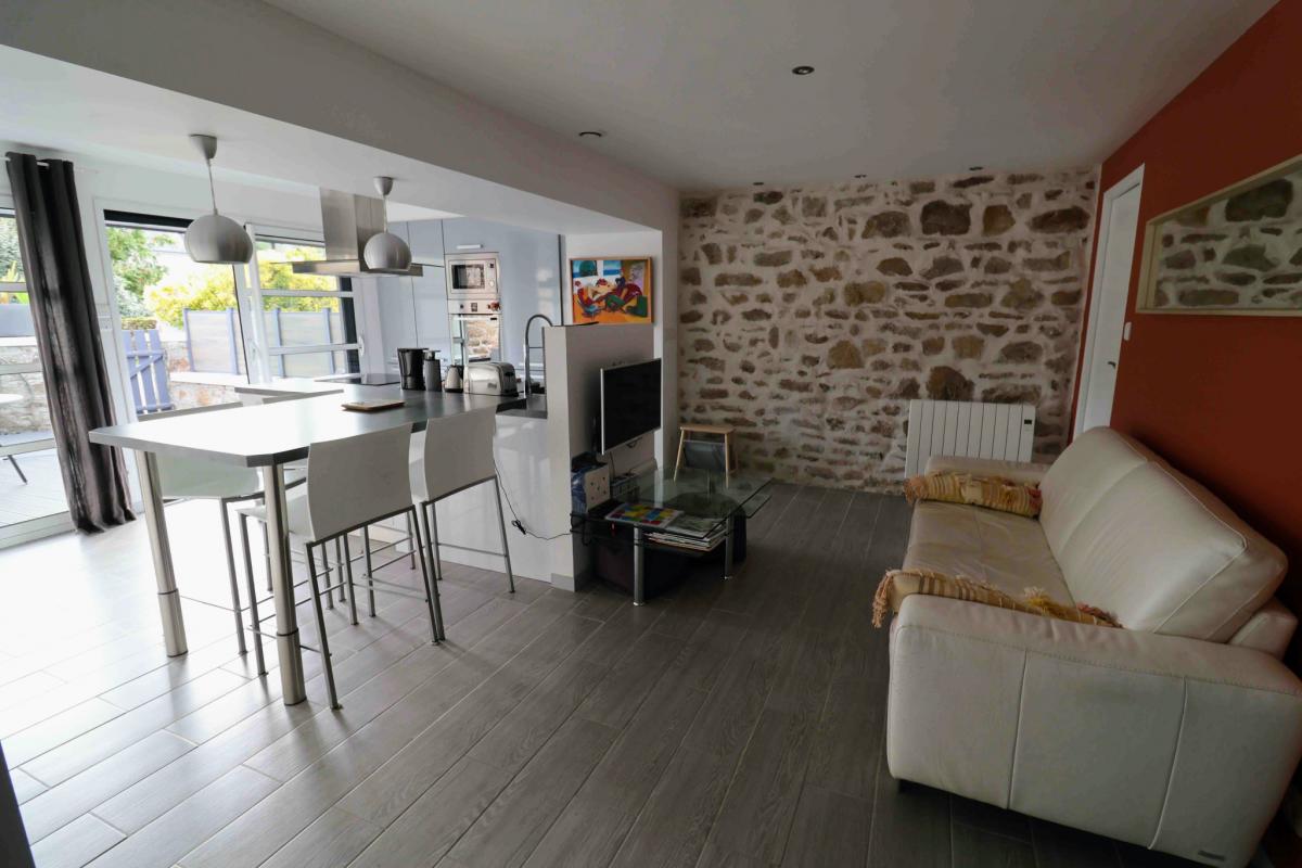 Plage à pied maison rénovée et ses deux terrasses 