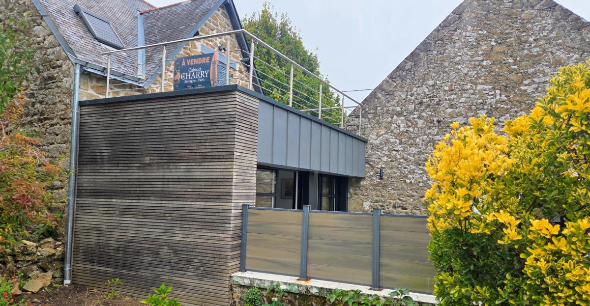 Plage à pied maison rénovée et ses deux terrasses 