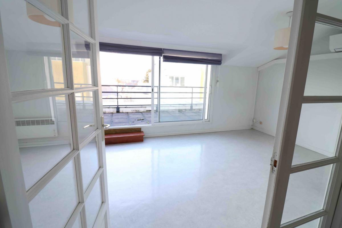 À rénover Appartement-terrasse T1 bis résidence services 