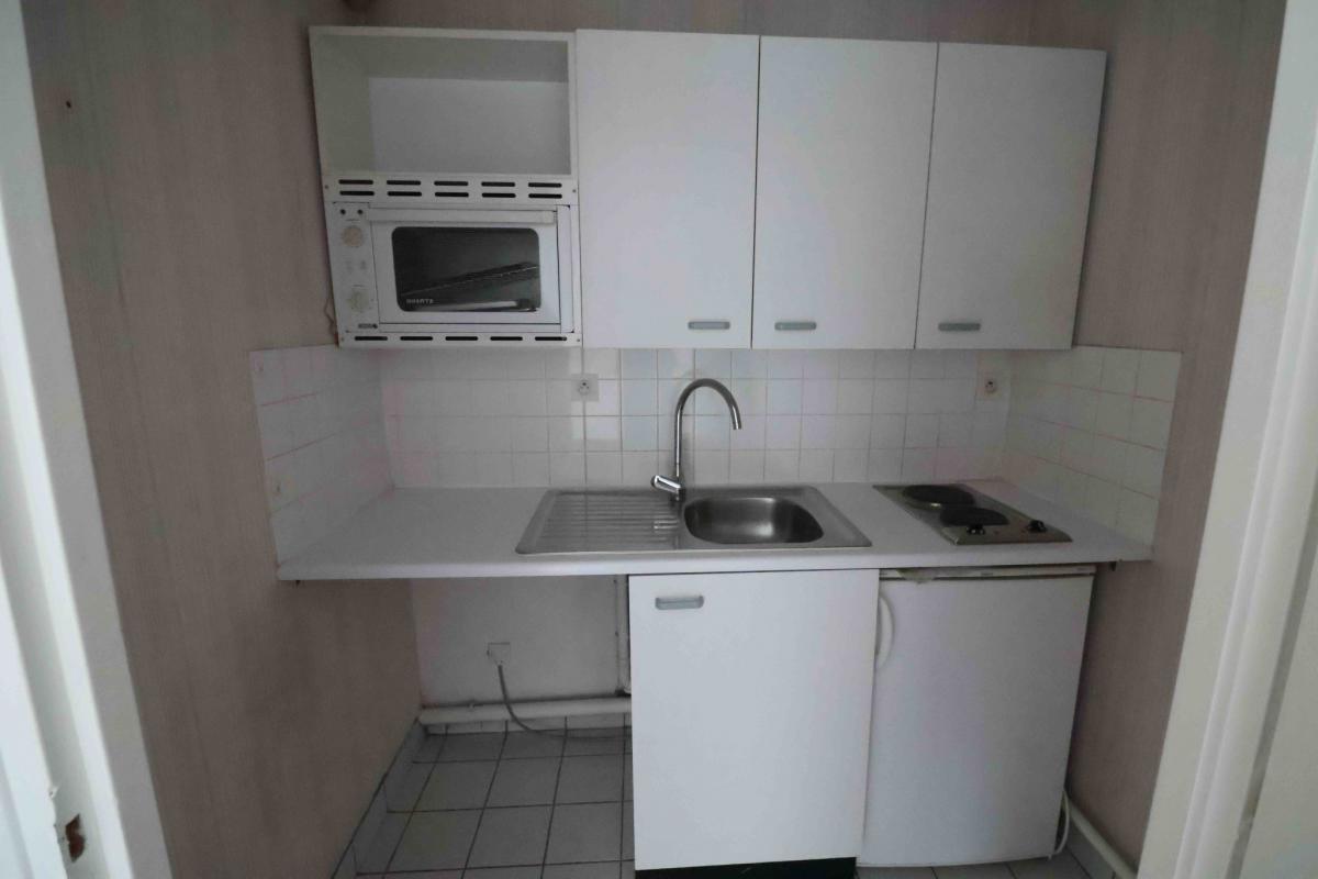 À rénover Appartement-terrasse T1 bis résidence services 