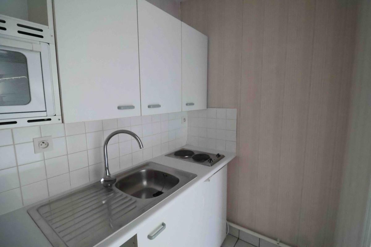 À rénover Appartement-terrasse T1 bis résidence services 