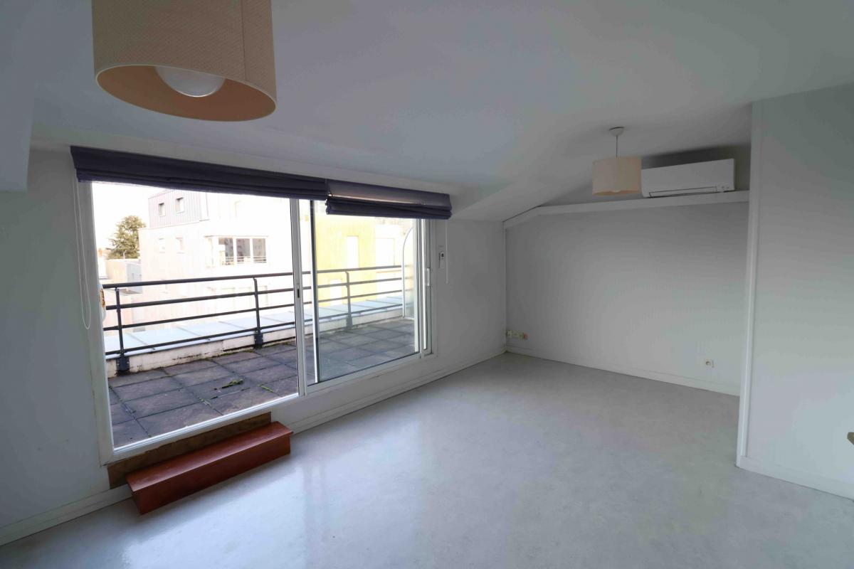 À rénover Appartement-terrasse T1 bis résidence services 