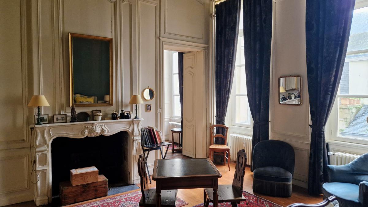 Intra-muros bel appartement ancien lumineux