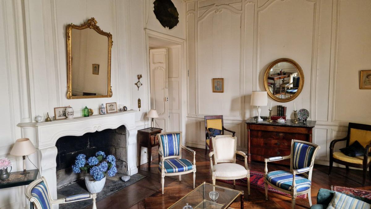 Intra-muros bel appartement ancien lumineux