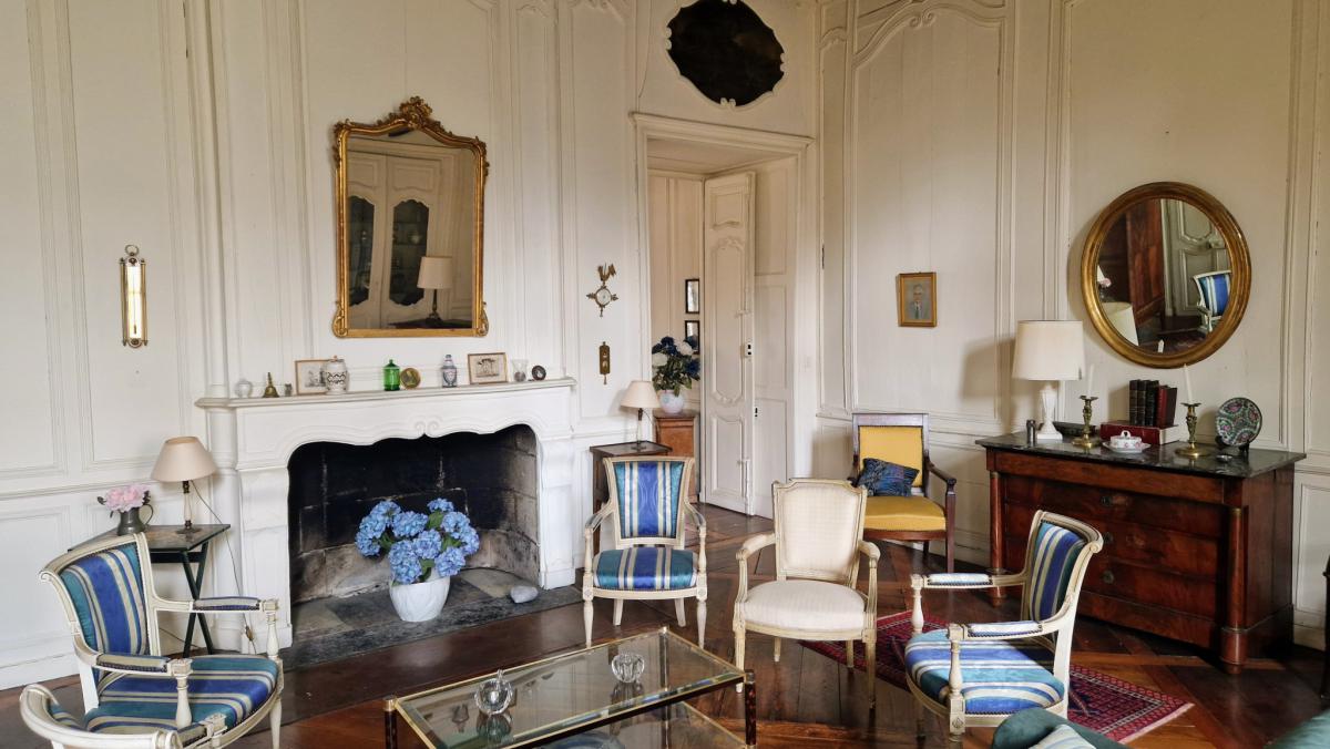 Intra-muros bel appartement ancien lumineux