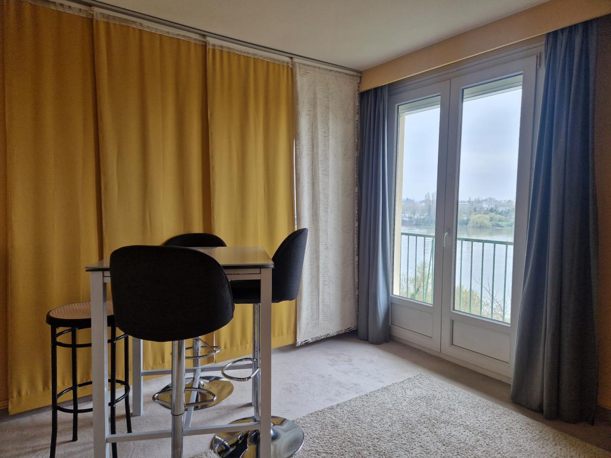 Appartement-balcon terrasse 2/3 ch vue Loire + garage