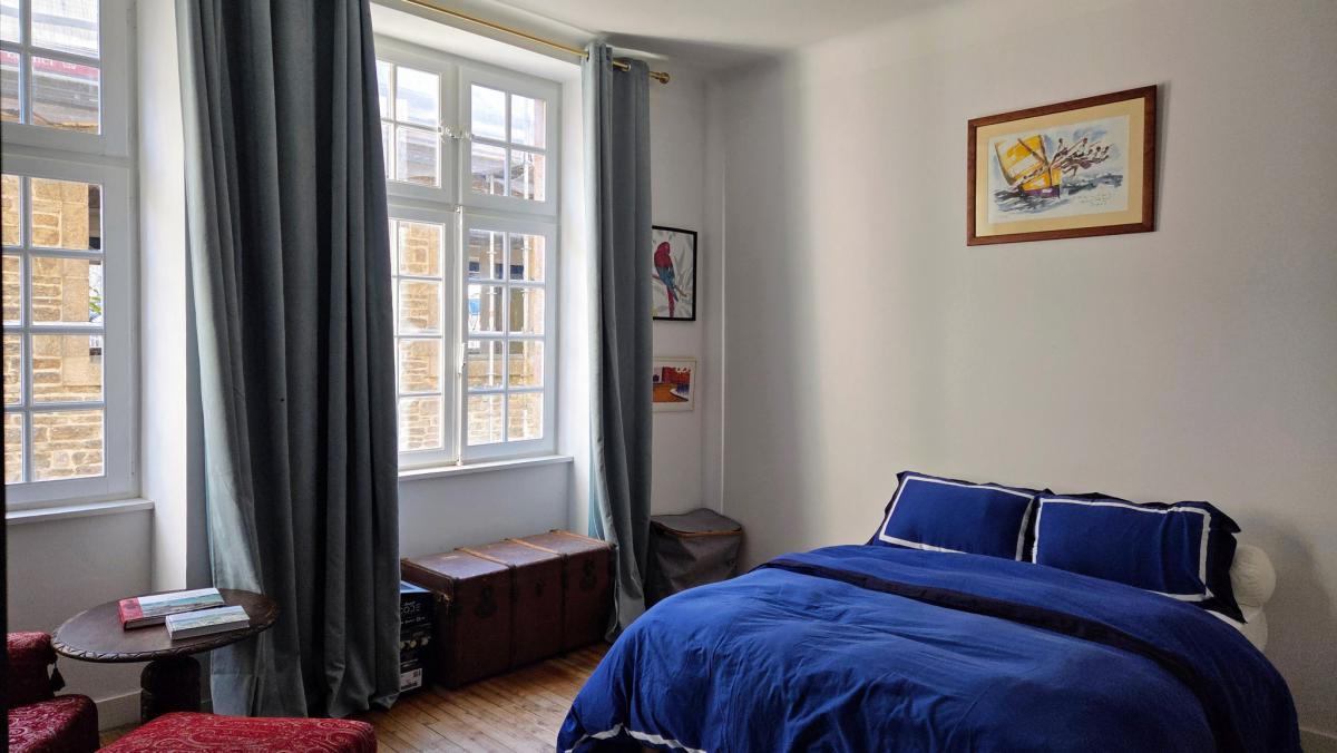 Intra-muros appartement rénové 3 ch + caves 