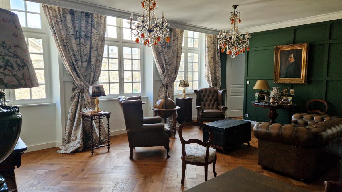 Intra-muros appartement rénové 3 ch + caves 