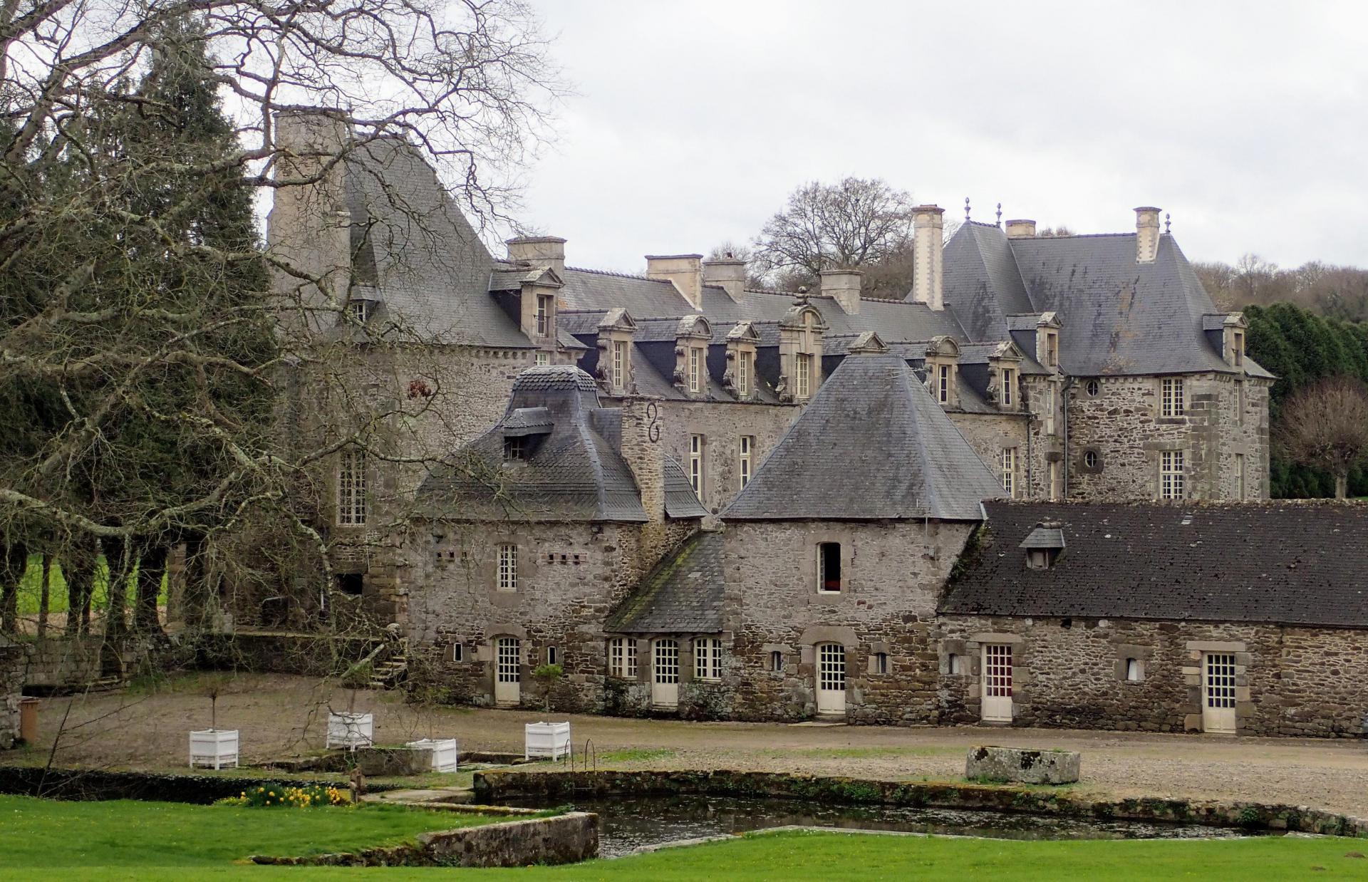 Château 17-18e s. ISMH dépendances et parc VENDU