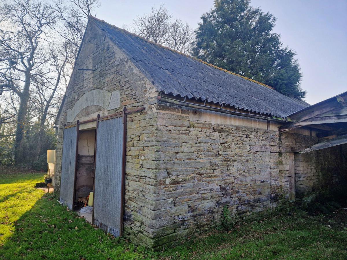 Campagne longère et dépendances possible gîte 