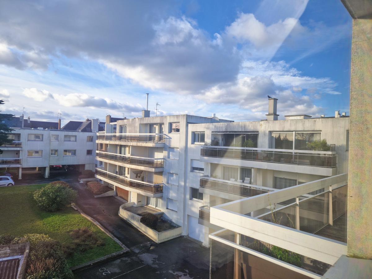 Centre appartement balcon terrasse 1 ch parking cave