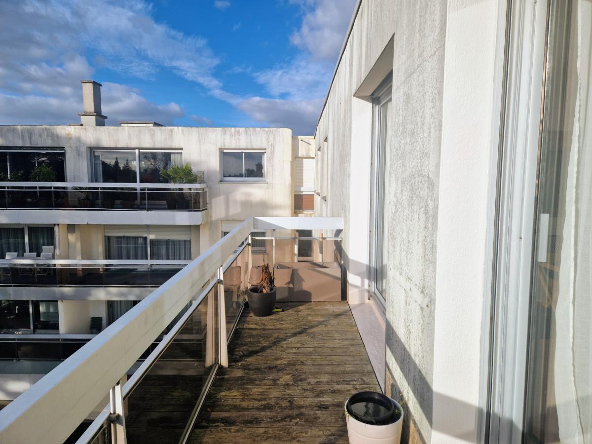 Centre appartement balcon terrasse 1 ch parking cave