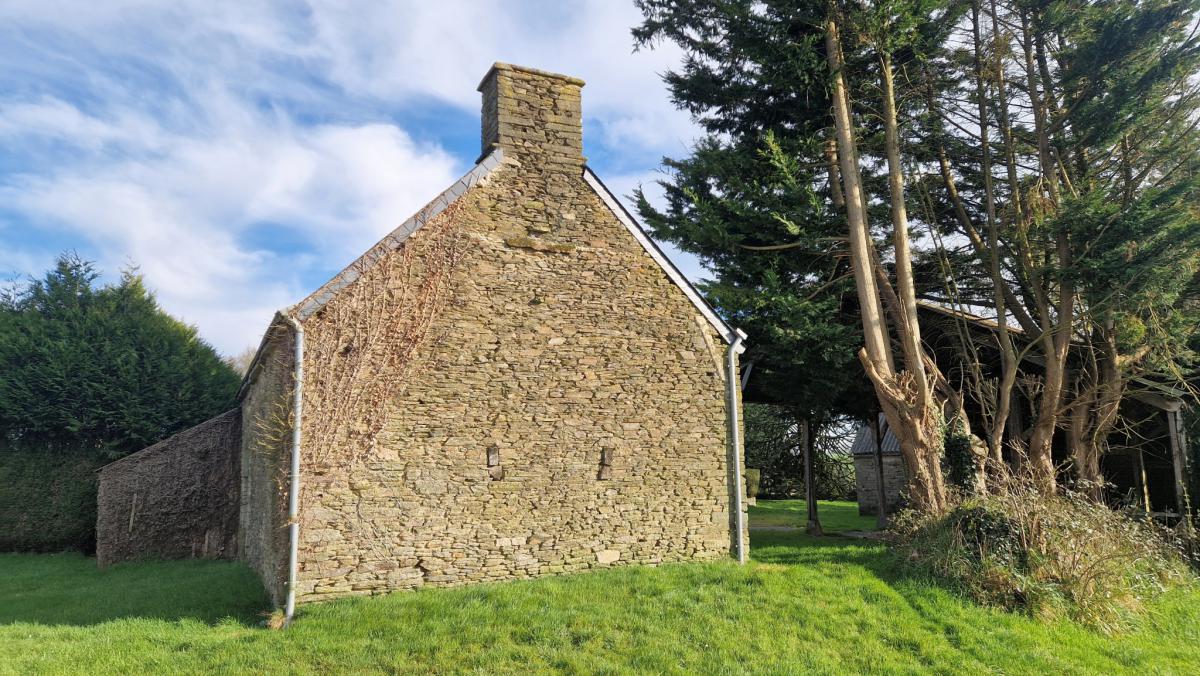 Campagne longère et dépendances possible gîte 