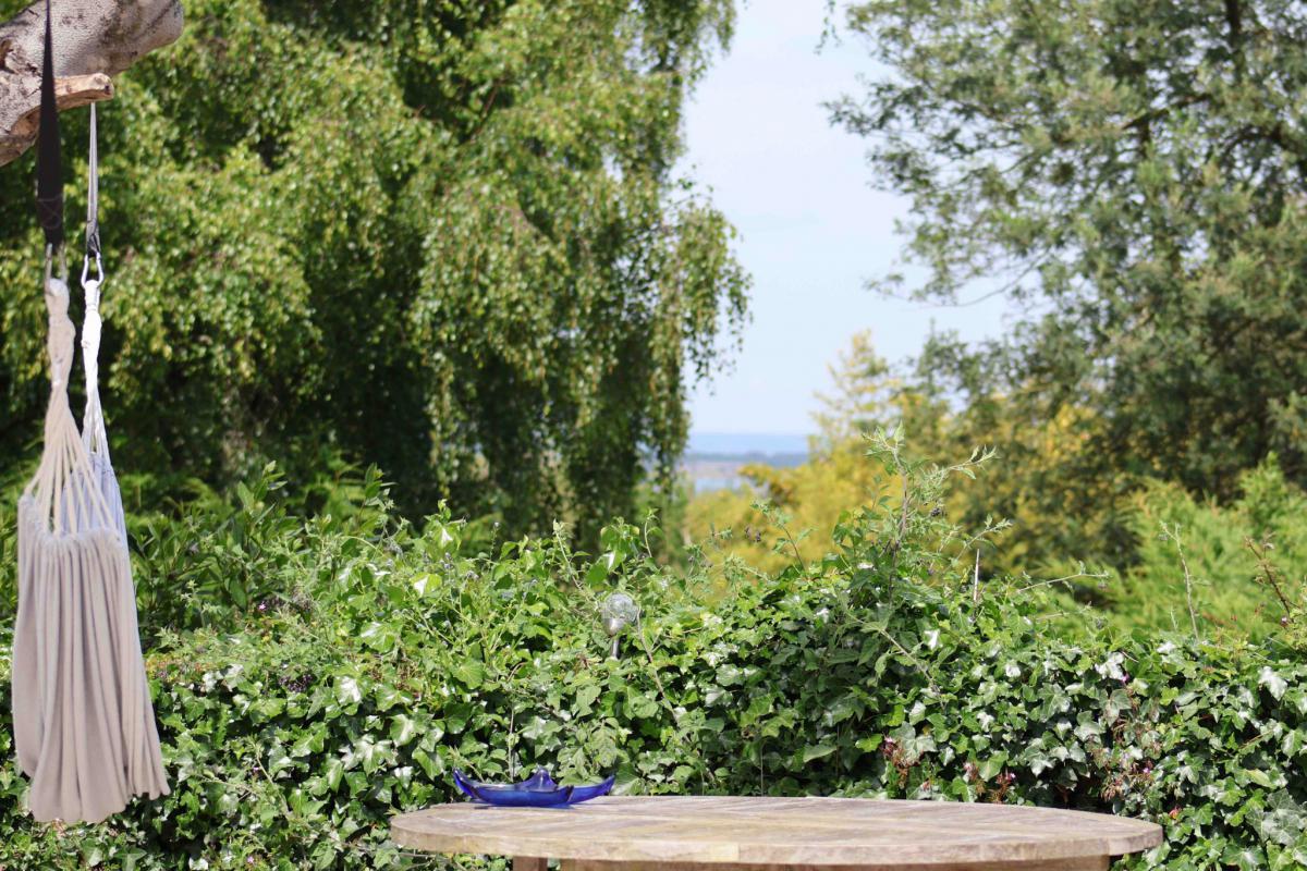   Petite vue mer maison ancienne 5 ch jardin-terrasse arboré