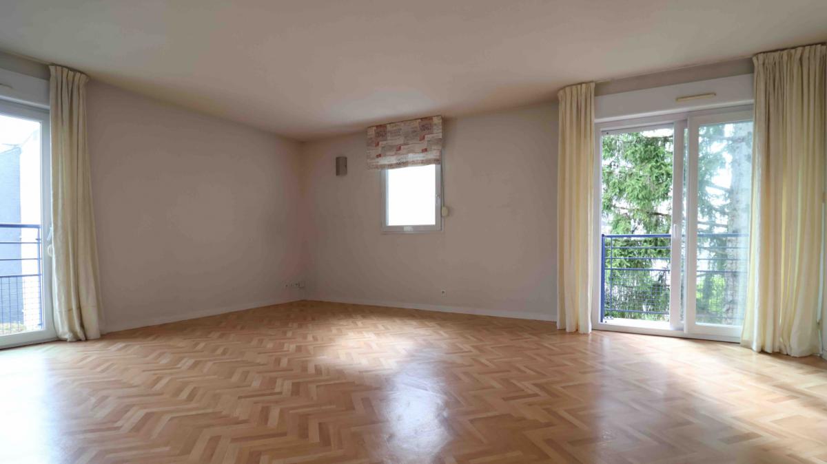 Vannes centre Garenne appartement T4 balcon + parking couver