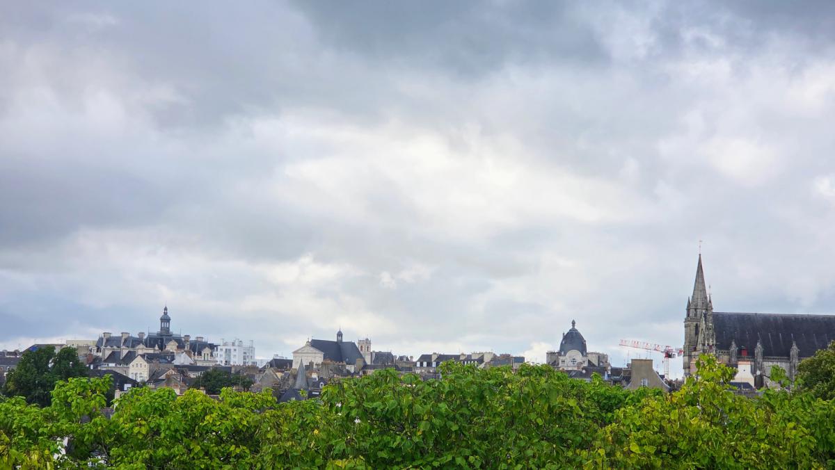 Vannes centre Garenne appartement T4 balcon + parking couver