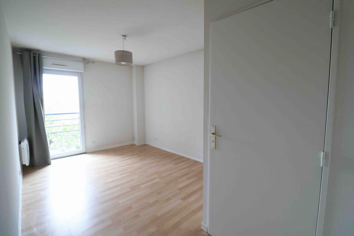 Vannes centre Garenne appartement T4 balcon + parking couver