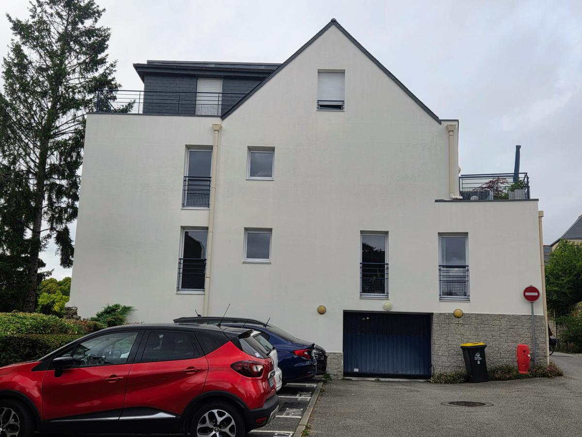 Vannes centre Garenne appartement T4 balcon + parking couver