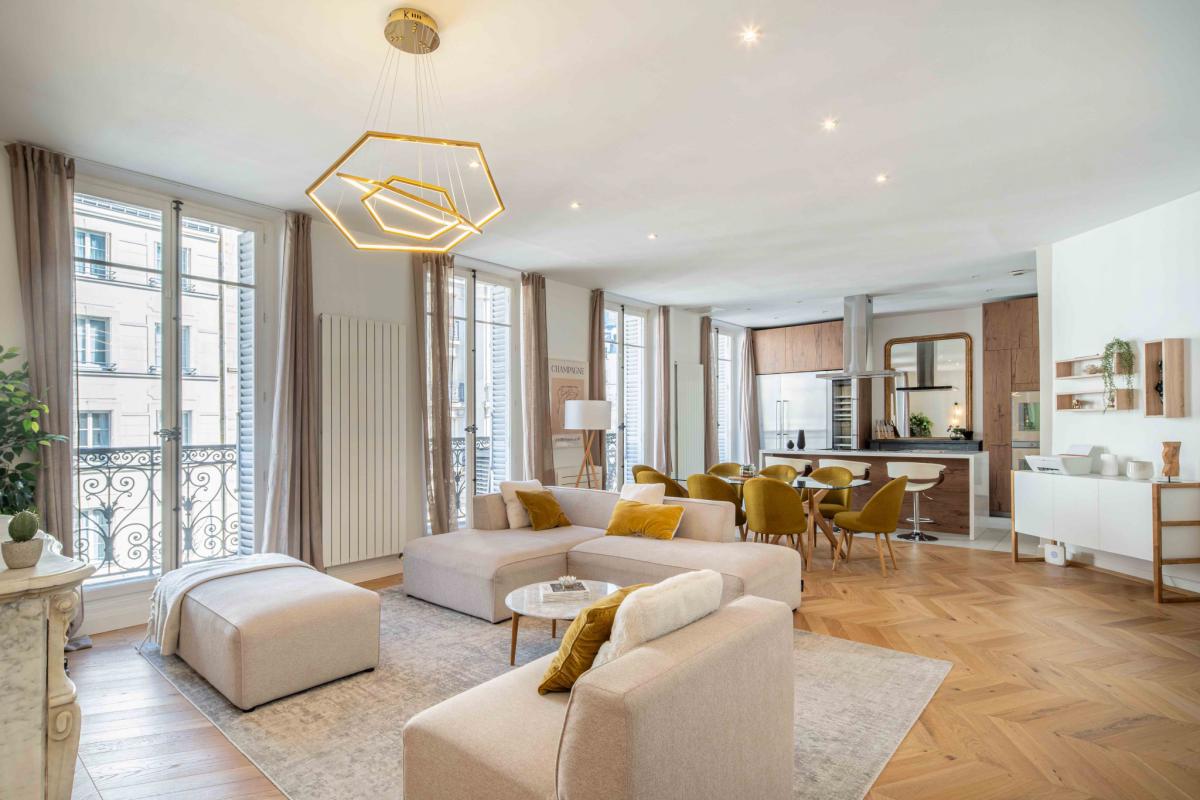 Appartement de prestige balcon 3 chambres + bains privatifs