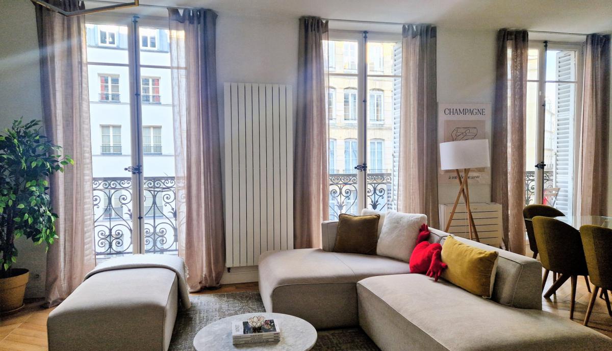 Appartement de prestige balcon 3 chambres + bains privatifs