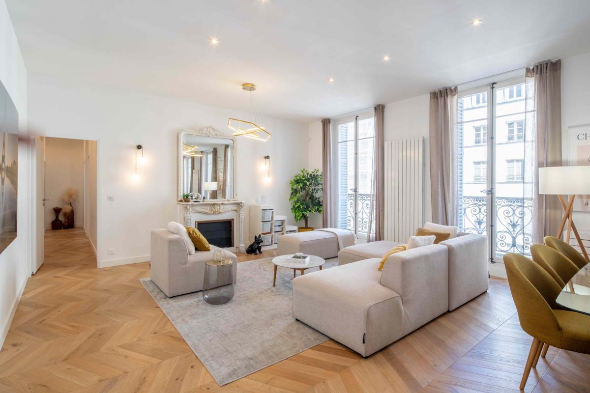 Appartement de prestige balcon 3 chambres + bains privatifs