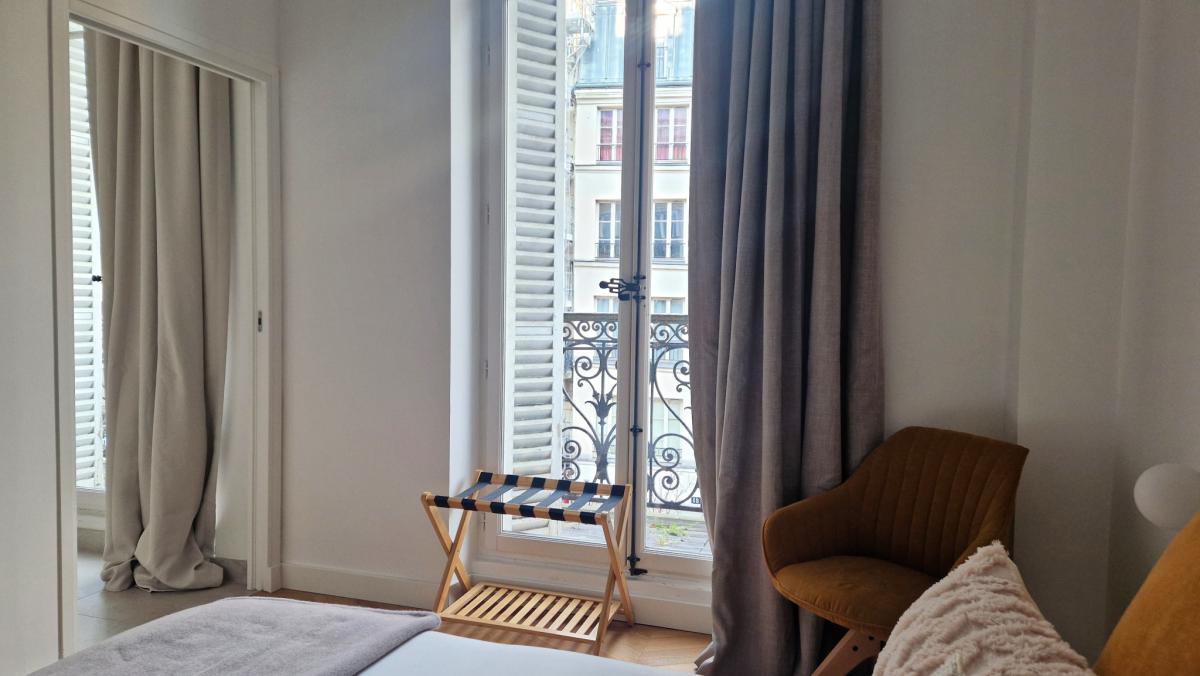 Appartement de prestige balcon 3 chambres + bains privatifs
