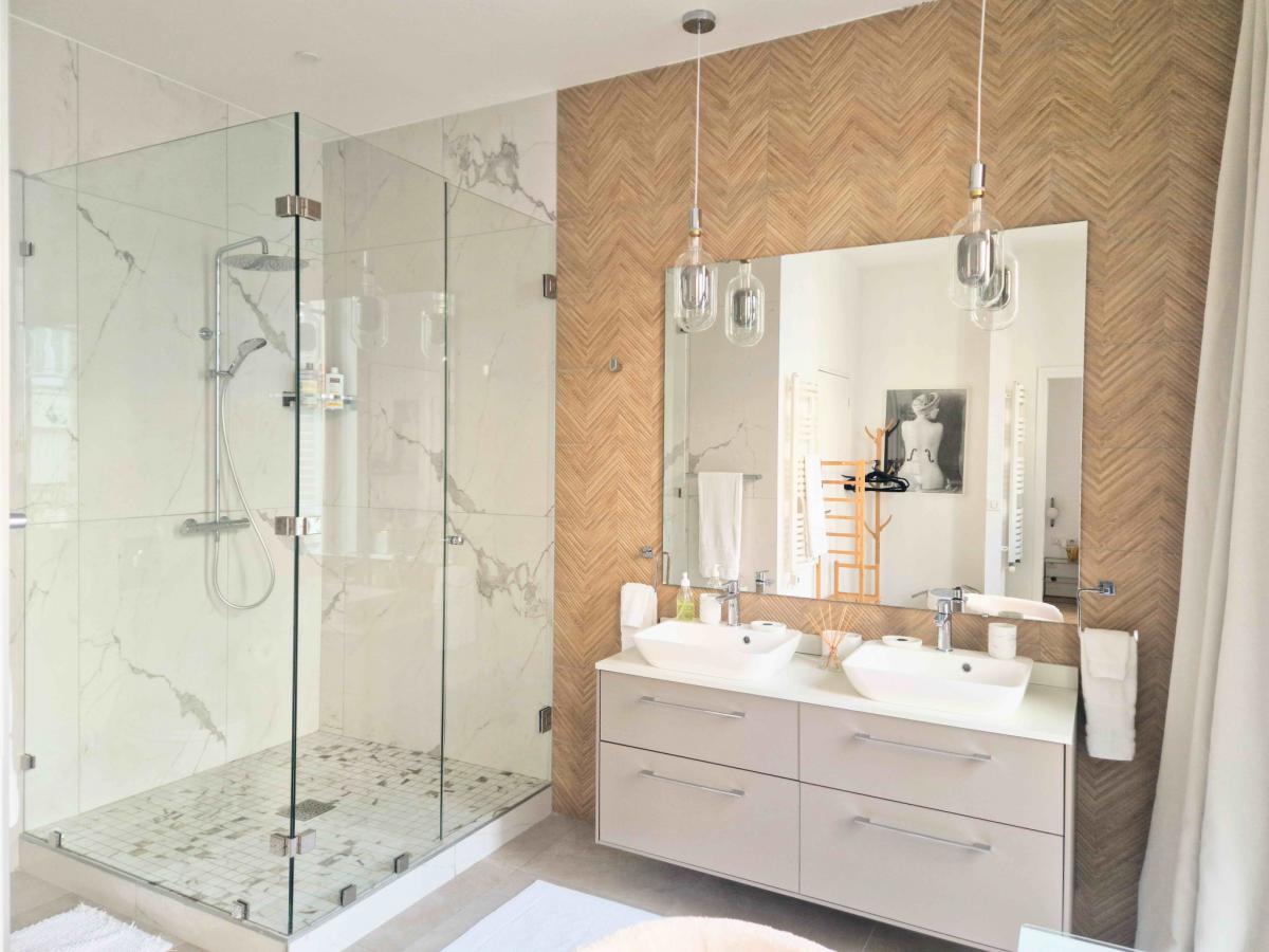 Appartement de prestige balcon 3 chambres + bains privatifs