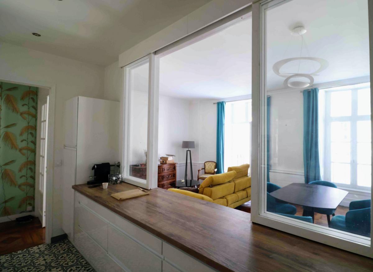 Vue dégagée appartement ancien rénové 3 ch