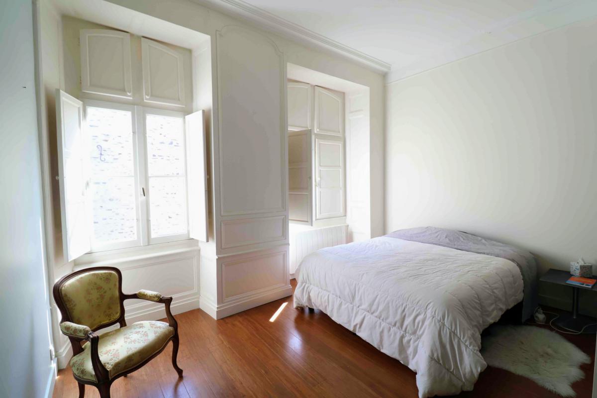 Vue dégagée appartement ancien rénové 3 ch