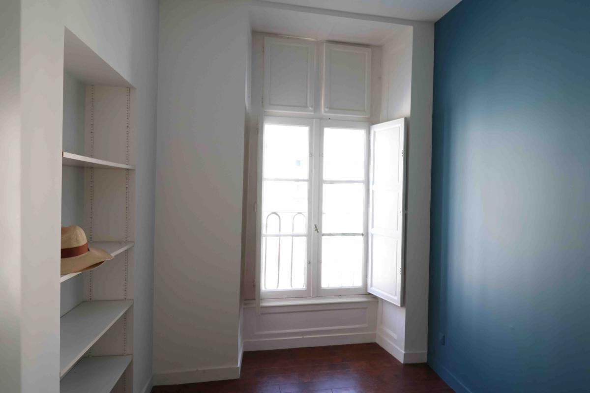 Vue dégagée appartement ancien rénové 3 ch
