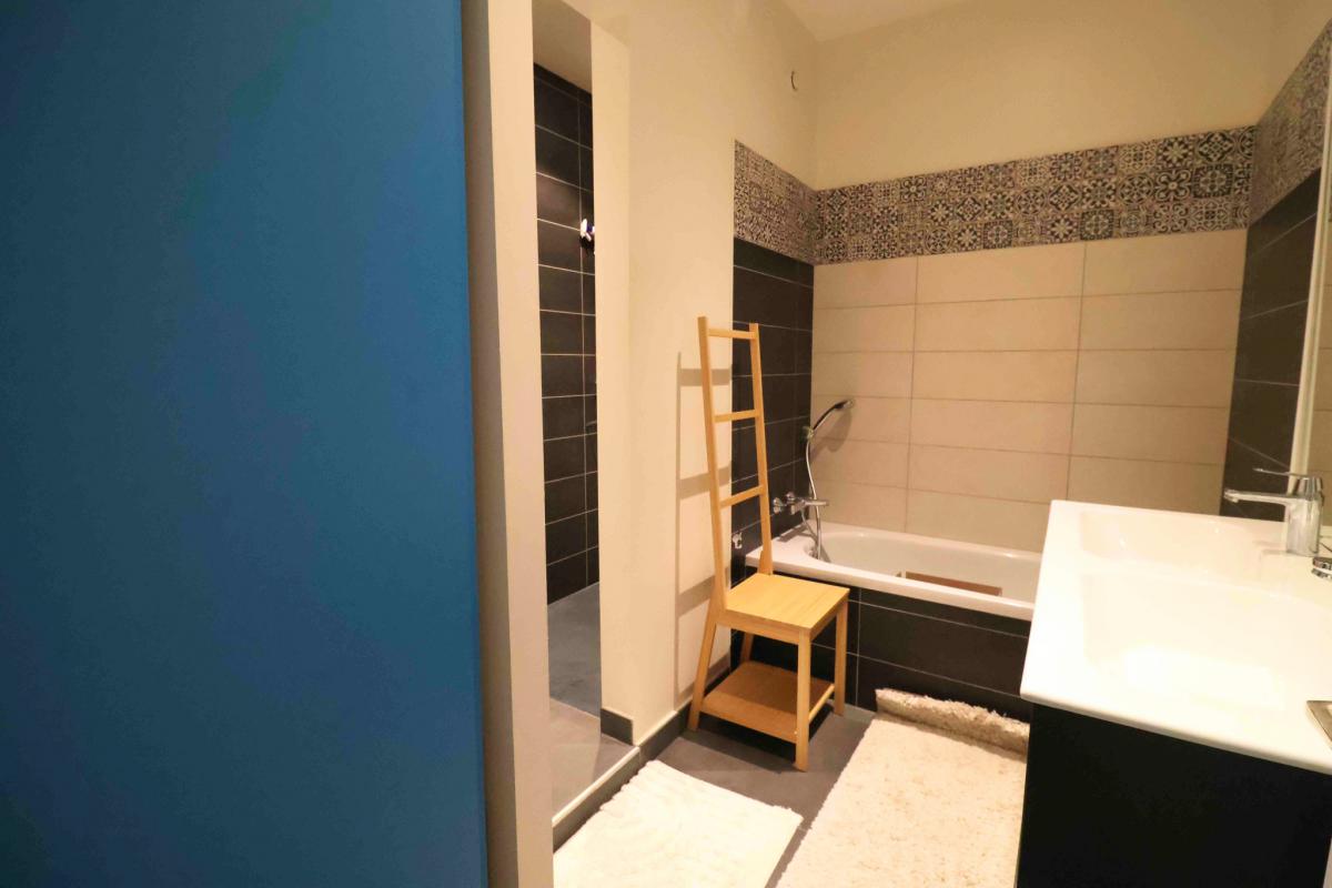 Vue dégagée appartement ancien rénové 3 ch