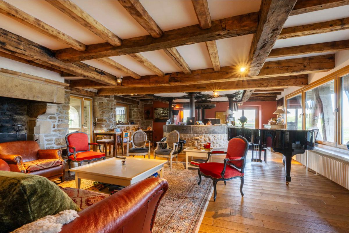 Propriété unique vue imprenable sur la rivière vers la mer