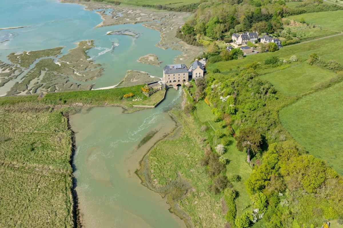 Propriété unique vue imprenable sur la rivière vers la mer