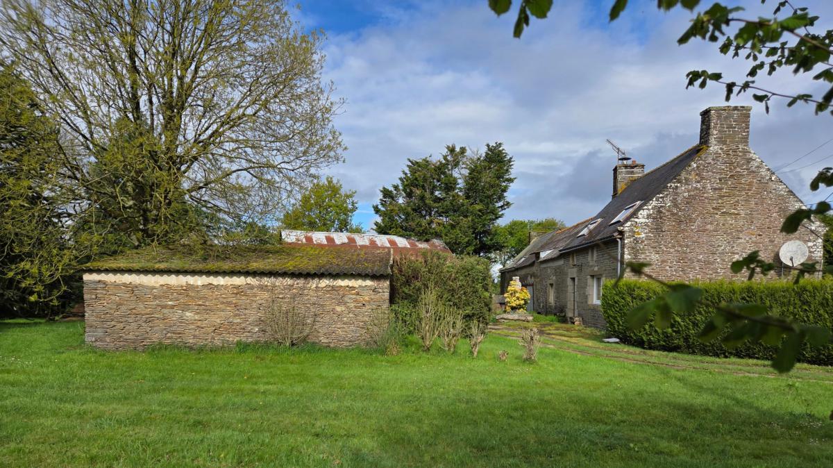 Campagne longère et dépendances possible gîte 