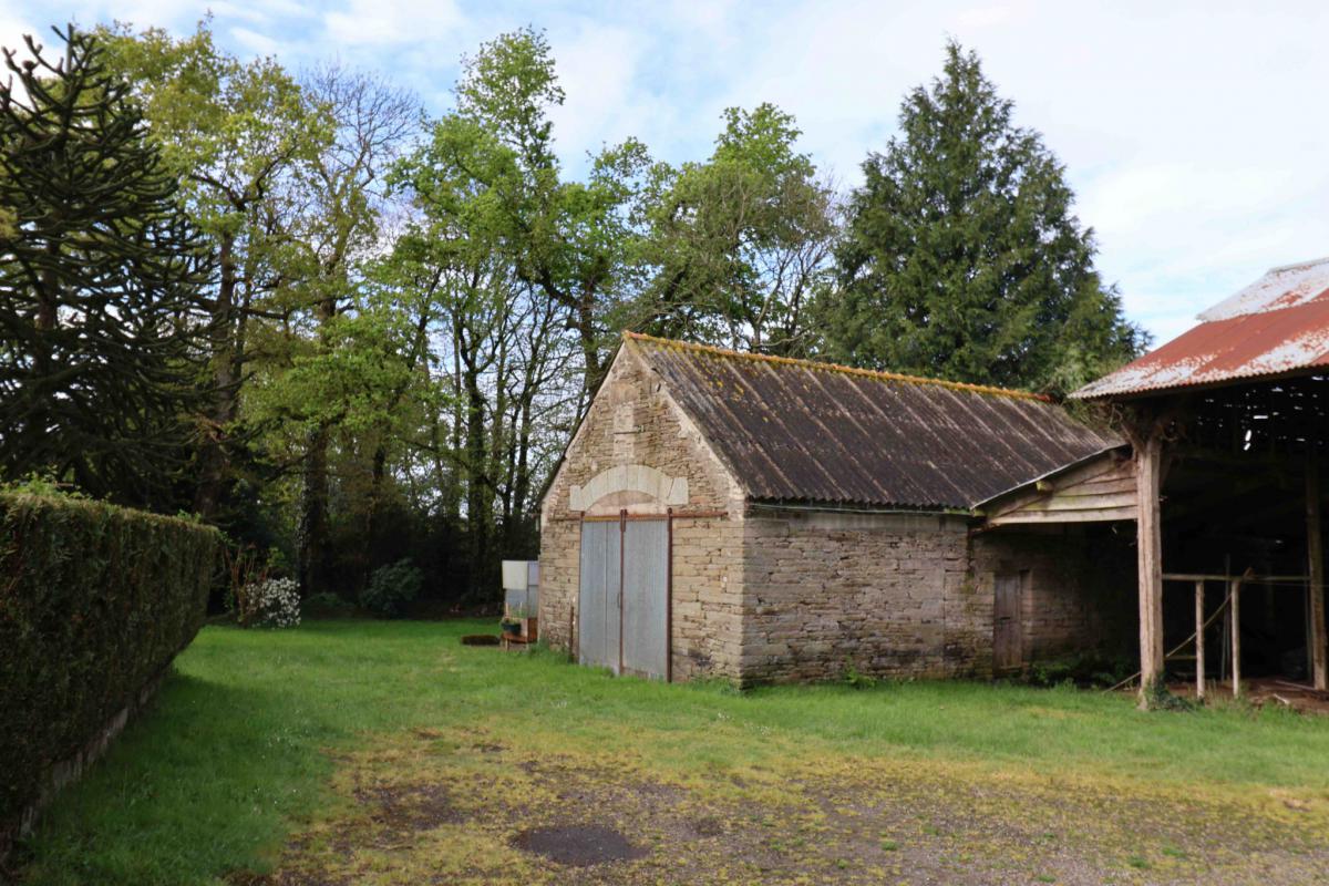 Campagne longère et dépendances possible gîte 