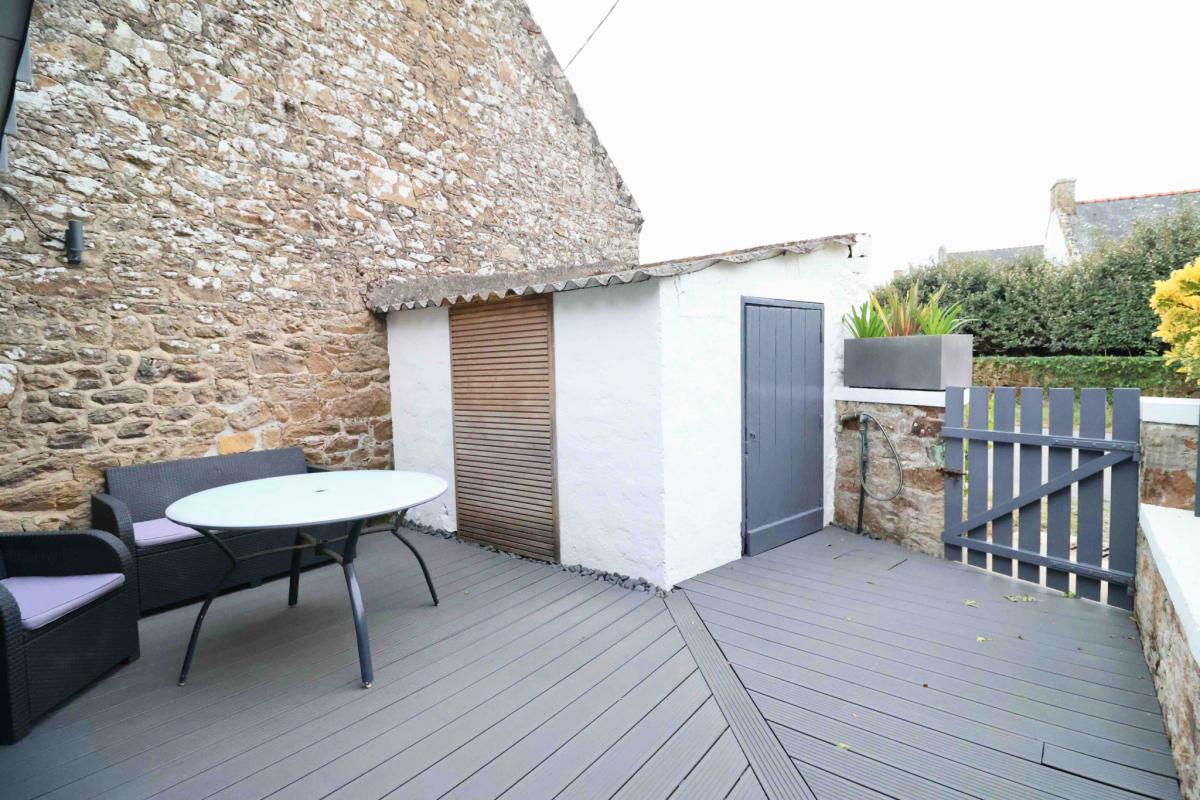 Plage à pied maison rénovée et ses deux terrasses 