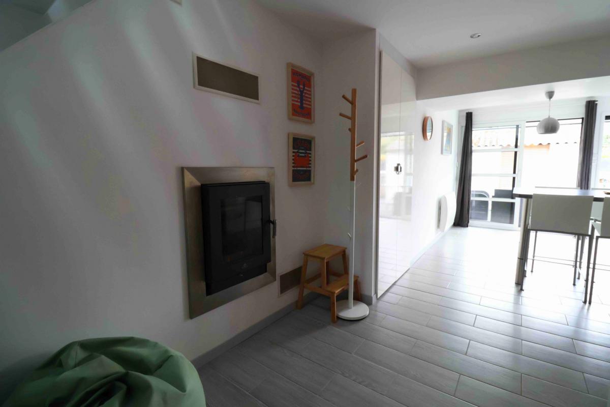 Plage à pied maison rénovée et ses deux terrasses 