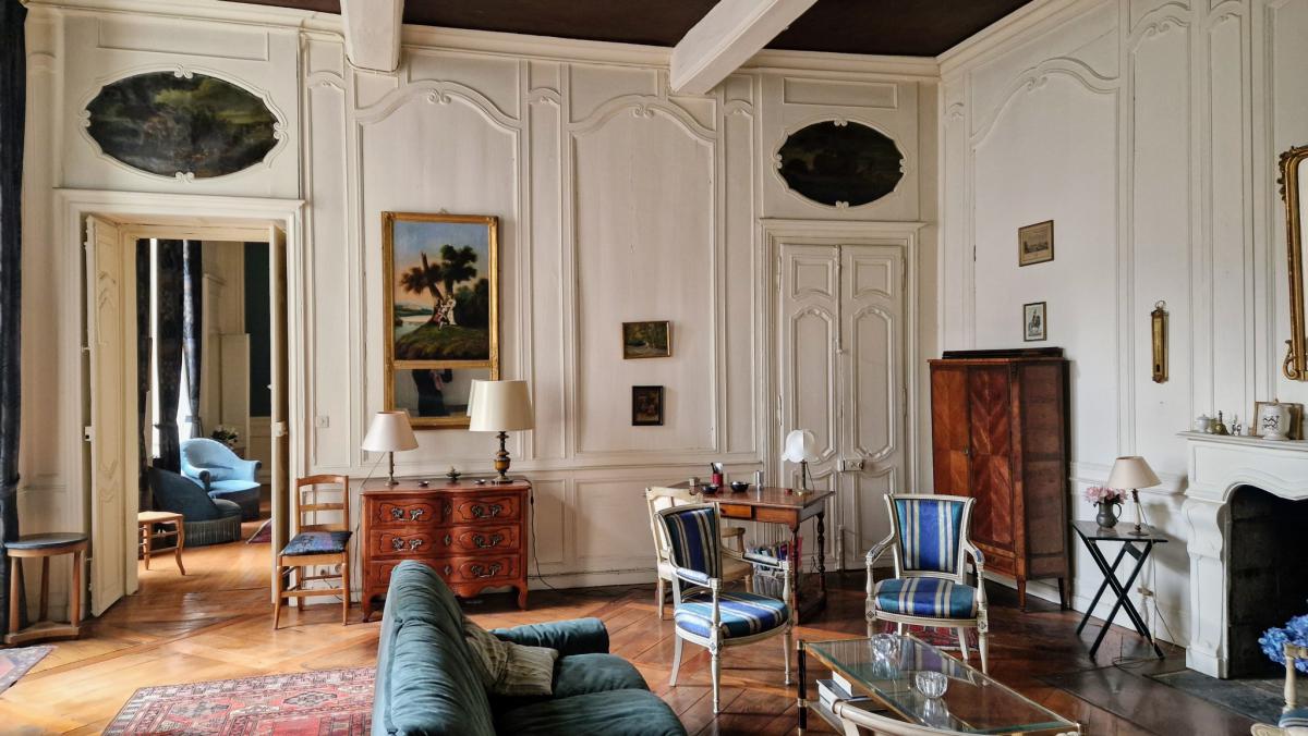 Intra-muros bel appartement ancien lumineux