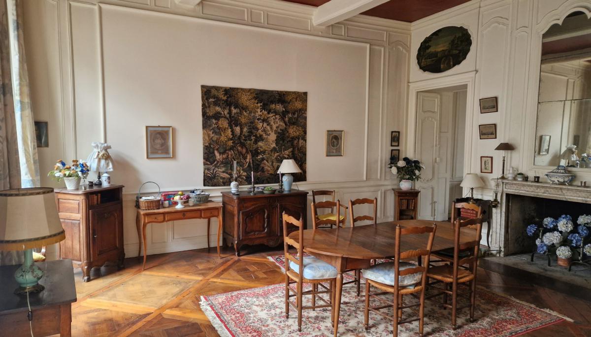 Intra-muros bel appartement ancien lumineux